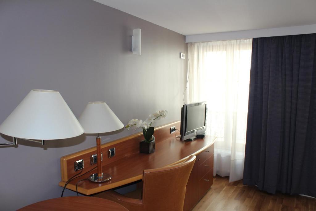 Hotel Metropolitain Paris Room photo